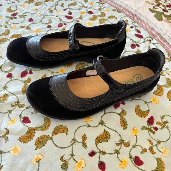 Naot Kirei Black Mary Jane Flats - Picture 2 of 8